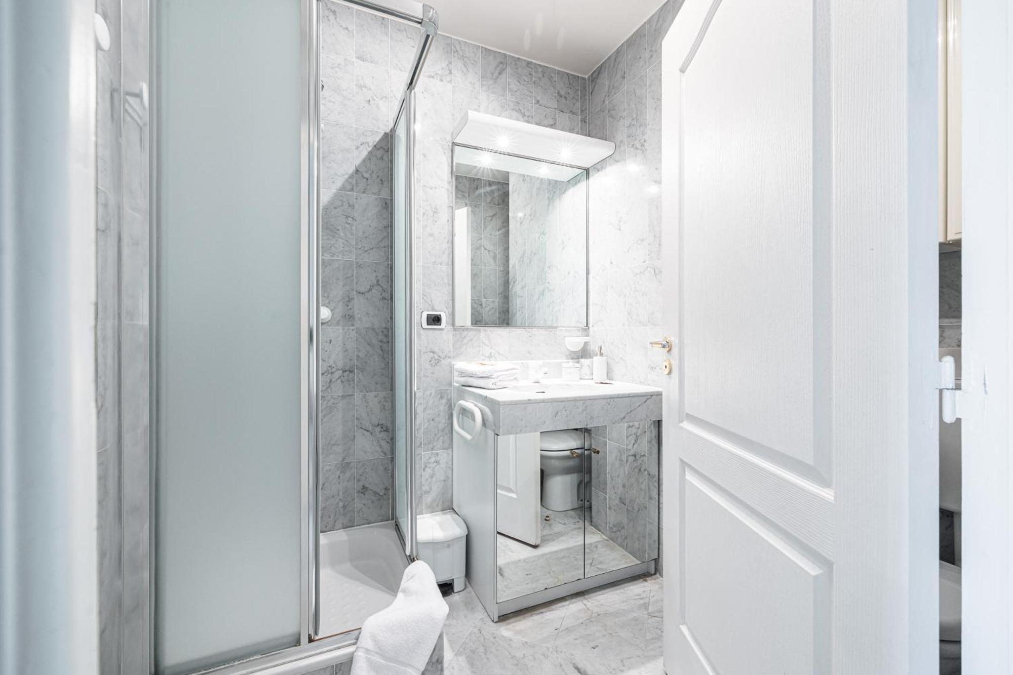 Victoria Bergamote Attic - Happy Rentals Menton Exterior photo